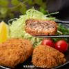 お皿に盛った松阪牛が入ったミンチカツ